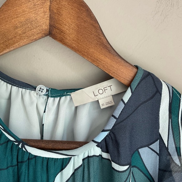 Loft Flutter Sleeve Floral Dress XS - Picture 5 of 7